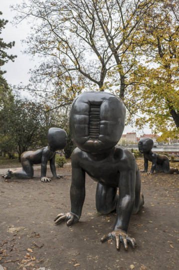 Czeski wkurzacz (rzeźba Davida Černego) / fot. Filip Springer 