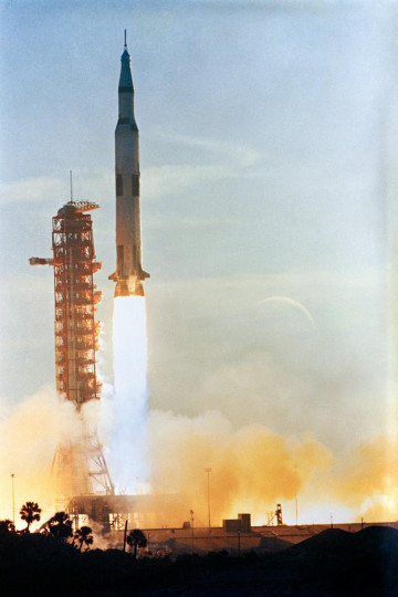 Start Apollo 8