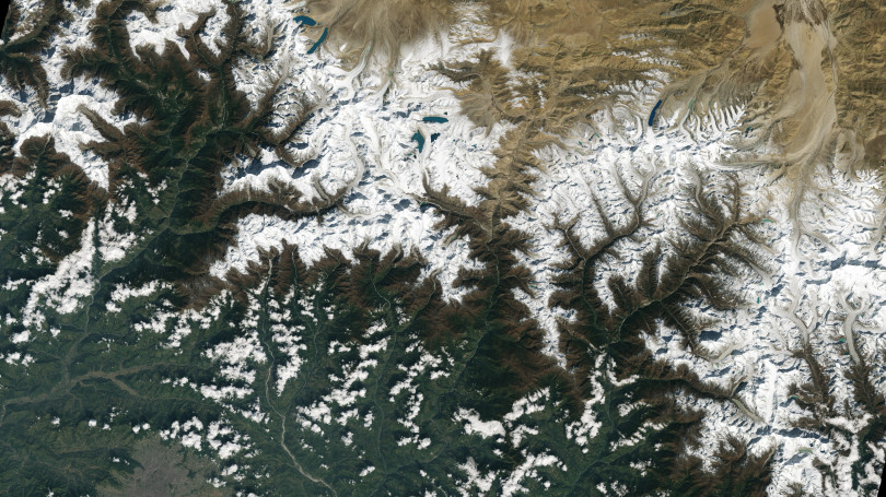 Himalaje widziane z perspektywy satelity Landsat 9 / NASA / materiały prasowe 