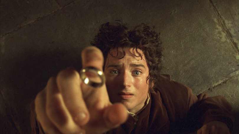 kadr z filmu „Władca Pierścieni: Drużyna Pierścienia”